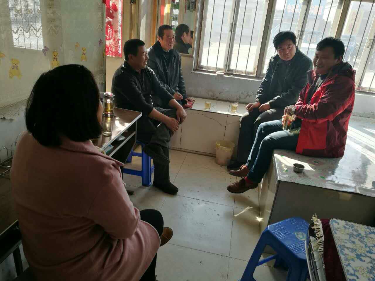 跟随师父正在拜访当地复合肥经销商